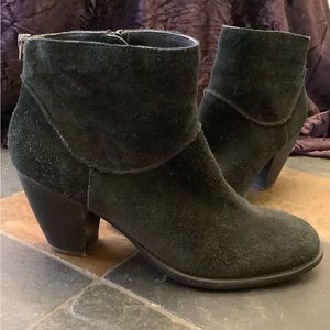 Size 10 Steve Madden leather upper ankle boots